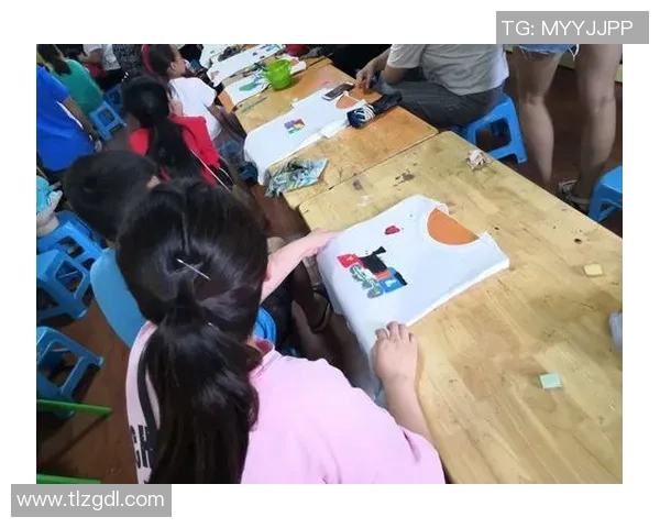 手绘T恤展现足球明星风采创意设计让你与偶像零距离接触